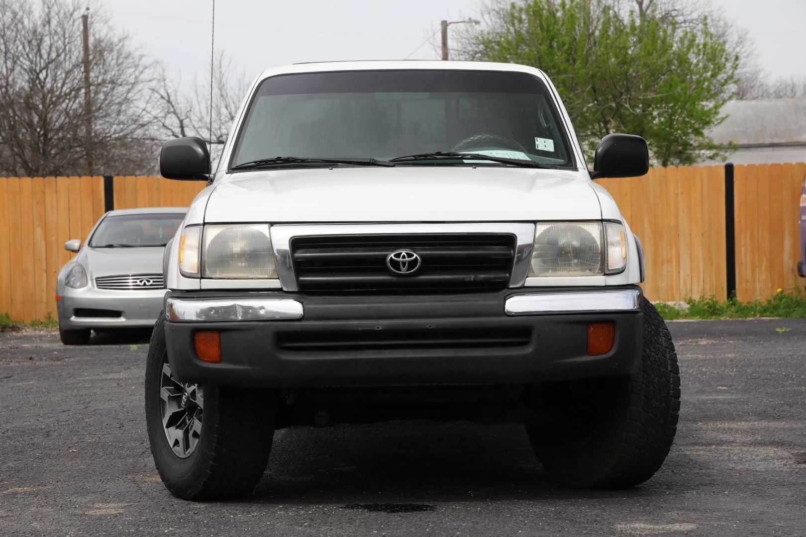 2000 WHITE TOYOTA TACOMA PreRunner Xtracab V6 2WD (4TASN92N1YZ) with an 3.4L V6 DOHC 24V engine, 4-SPEED AUTOMATIC transmission, located at 420 E. Kingsbury St., Seguin, TX, 78155, (830) 401-0495, 29.581060, -97.961647 - Photo#1